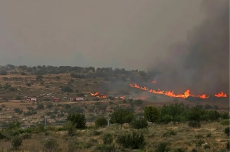 Drumuri redeschise în Israel, unde pompieri luptau în continuare împotriva unor incendii soldate cu 23 de răniţi. Netanyahu declară ”urgenţă naţională”. Avioane de luptă împotriva incendiilor, aşteptate ca întăriri din Franţa, România, Croaţia, Italia şi 