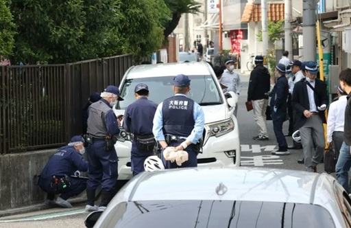 Un suspect tânăr, arestat în Japonia după un atac cu maşina soldat cu rănirea a şapte elevi la Osaka. El a fost scos din maşină de profesori, după ce a făcut zig-zag printre copii care se întorceau de la şcoală, şi a fost arestat de poliţie