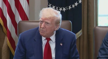 Copiii americani ar putea primi ”două păpuşi în loc de 30”, declară Trump şi recunoaşte că războiul său comercial poate provoca perturbări în lanţurile de aprovizionare şi vânzări. ”Lanţul de aprovizionare îngheţat pune Crăciunul în pericol”, avertizează CEO-ul Toy Association