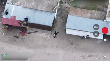 Cel puţin şapte morţi şi peste 20 de răniţi în oraşul ucrainean ocupat Oleşki, într-un atac ucrainean cu drone ”masiv”, anunţă reprezentantul ocupaţiei ruse Vladimir Saldo. El acuză Ucraina de un dublu atac, prin care a vrut ”să termine supravieţuitorii”