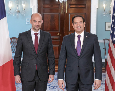 Putin este „singurul obstacol” în calea păcii în Ucraina, afirmă, la Washington, ministrul francez de externe. Europenii pregătesc noi sancţiuni împotriva Moscovei