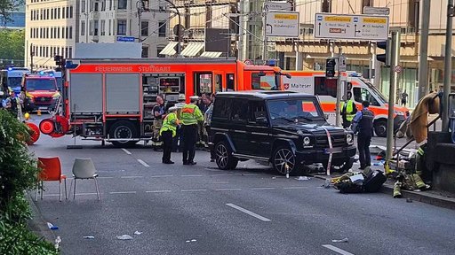 Mai multe persoane sunt grav rănite, după ce o maşină a intrat în mulţime la Stuttgart 