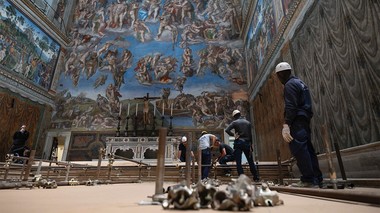 Conclav papal: Întâlnire în mijlocul frescelor lui Michelangelo din Capela Sixtină