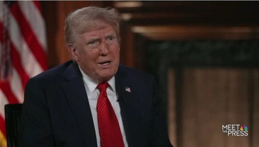 Întrebat dacă trebuie să respecte Constituţia, Trump răspunde: „Nu ştiu”