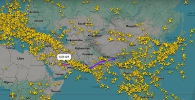 Companiile aeriene asiatice redirecţionează şi anulează zborurile din cauza conflictului dintre India şi Pakistan. Bruierea semnalului GPS este un adevărat pericol. Acţiunile companiilor scad pe burse