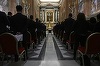 Uşile Capelei Sixtine se închid în spatele cardinalilor reuniţi în Conclav