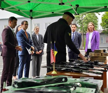 SUA au donat poliţiei moldovene echipamente în valoare de 340.000 de dolari. Potrivit CBS News, Trump ar vrea să deporteze imigranţi ilegali inclusiv în R. Moldova