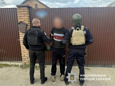 Un militar şi soacra sa, ucişi într-un conflict personal la vest de Kiev, de către un bărbat, cu arma pe care o cumpărase de la militar cu 1.000 de dolari şi care cerea bani în plus