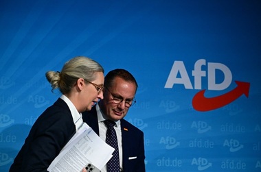 Etichetarea AfD drept grupare ”extremistă de dreapta dovedită”, ridicată provizoriu până la pronunţarea justiţiei, în urma unui recurs al extremei drepte germane