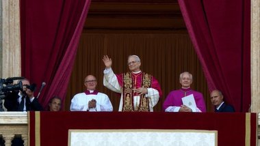 Trei indicii importante pe care le-a oferit Papa Leon în prima sa apariţie publică / Ce fel de lider al Bisericii Catolice va fi şi care sunt priorităţile pe care se va concentra - FOTO / VIDEO