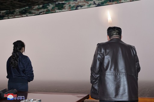 Coreea de Nord - Kim Jong Un conduce un test cu rachetă şi subliniază gradul de pregătire al forţelor nucleare