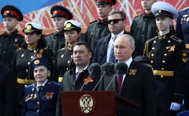 Putin sărbătoreşte 9 Mai cu fast, în prezenţa a 20 de conducători, între care preşedinţii Chinei şi Braziliei. Premierul slovac Robert Fico, singurul lider UE care asistă la ceremonii