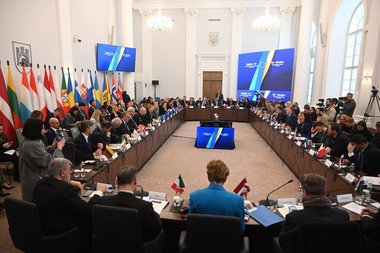 Arătându-şi sprijinul pentru Ucraina în ziua când Putin celebrează Ziua Victoriei la Moscova, Europa aprobă crearea unui tribunal special pentru judecarea crimelor de agresiune rusească
