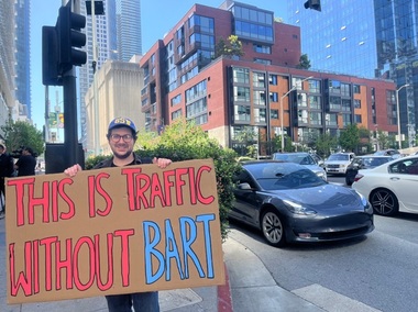 O pană informatică imobilizează metroul din San Francisco. Comunicaţiile întrerupte la Centrul de Control care gestionează zborurile în apropierea aeroportului din Newark, punând în pericol mii de pasageri