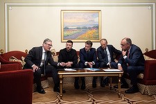 POLITICO: Aflat la Kiev, Macron l-a sunat pe Trump de pe telefonul său, şeful Casei Albe a răspuns deşi la Washington nu era încă 7:00 dimineaţa / Germania trece în „ambiguitate strategică”