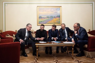 POLITICO: Aflat la Kiev, Macron l-a sunat pe Trump de pe telefonul său, şeful Casei Albe a răspuns deşi la Washington nu era încă 7:00 dimineaţa / Germania trece în „ambiguitate strategică”