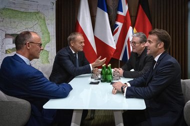 Franţa discută cu Marea Britanie despre eventuale trupe în Ucraina. Macron vorbeşte despre o „amprentă strategică” a ţărilor partenere