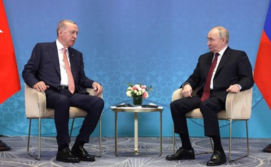 Erdogan îi spune lui Putin că Turcia este pregătită să găzduiască negocierile de pace Rusia-Ucraina