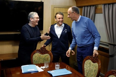 Palatul Élysée dezminte o dezinformare pe Internet potrivit căreia în trenul cu care Macron, Starmer şi Merz s-au dus la Kiev era un pliculeţ de cocaină