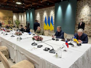 Ce s-a întâmplat ultima dată când Rusia şi Ucraina au purtat discuţii de pace?