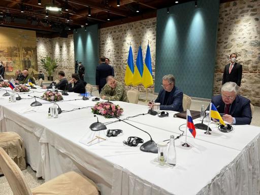 Ce s-a întâmplat ultima dată când Rusia şi Ucraina au purtat discuţii de pace?