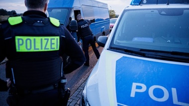 Vastă operaţiune a poliţiei în şapte landuri împotriva reţelei extremiste şi complotiste ”Regatul Germaniei”