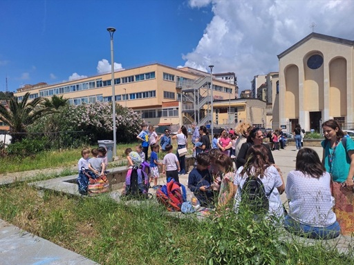 Cutremur de magnitudinea 4,4 aproape de Napoli, resimţit în centrul istoric al oraşului, fără victime şi fără pagube. Locuitori au ieşit în stradă, circulaţia suspendată pe două linii de metrou
