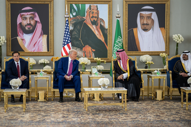 Donald Trump produce surpriza şi anunţă ridicarea sancţiunilor americane împotriva Siriei