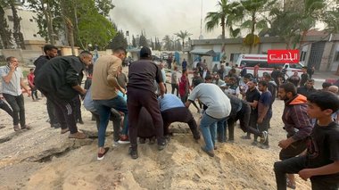Israelul a atacat două spitale din Khan Younis. Un atac l-a vizat pe liderul Hamas, Mohammad Sinwar, iar cealaltă lovitură l-a omorât pe un jurnalist rănit acuzat că era omul Hamas. Sunt zeci de victime