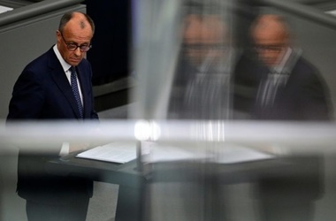 Merz le cere europenilor şi americanilor, în discursul de politică generală, în Bundestag, să refuze o ”pace dictată” de Rusia Ucrainei şi ca Ucraina să nu fie obligată să facă concesii teritoriale. El vrea cea mai puternică armată din Europa