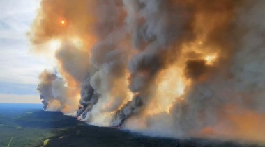 Doi morţi şi 1.000 de persoane evacuate în Canada în primele incendii mari. 92 de incendii active, peste 260.000 de hectare arse. Cinci incendii scăpate de sub control în Manitoba, unul pe o suprafaţă de 100.000 ha