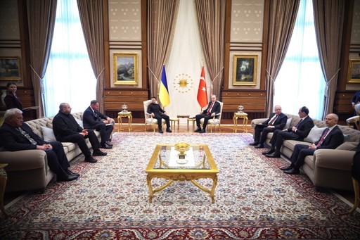 Şanse extrem de reduse să existe progrese reale în primele negocieri directe după trei ani între ruşi şi ucraineni. Turcia spune că la Istanbul sunt planificate vineri reuniuni trilaterale cu Ucraina şi Rusia, implicând şi SUA 