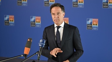 Putin a făcut o ”greşeală uriaşă” trimiţând la Istanbul o echipă de ”rang secund”, acuză secretarul general al NATO Mark Rutte, la Tirana, înaintea unui summit al Comunităţii Politice Europene. Este ”clar” că Rusia ”nu vrea pacea”, denunţă Kaja Kallas