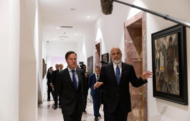 Putin a făcut o ”greşeală uriaşă” trimiţând la Istanbul o echipă de ”rang secund”, acuză secretarul general al NATO Mark Rutte, la Tirana, înaintea unui summit al Comunităţii Politice Europene. Este ”clar” că Rusia ”nu vrea pacea”, denunţă Kaja Kallas
