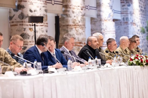 Reuniunea de la Istanbul între delegaţiile Rusiei şi Ucrainei s-a ”terminat”, după o oră şi 40 de minute, anunţă Ankara. Ucraina acuză Rusia de cereri teritoriale ”inacceptabile”. O reluare a negocierilor, ”posibilă” vineri, dar neprevăzută pentru moment
