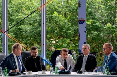 Macron denunţă drept ”inacceptabil” ca Rusia să ignore din nou un apel la un armistiţiu în Ucraina, în urma unei convorbiri la telefon cu Trump, cu omologii săi din Ucraina, Germania, regatul Unit şi Polonia în marja summitului CPE de la Tirana