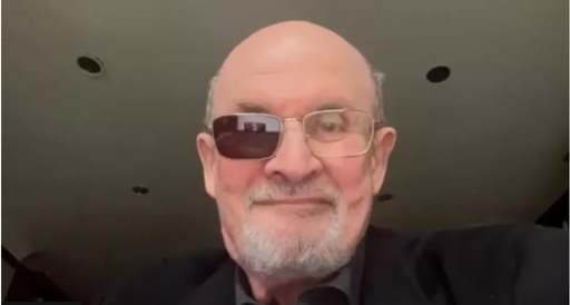 Bărbatul care l-a înjunghiat pe scriitorul Salman Rushdie pe scenă în 2022 a fost condamnat la 25 de ani de închisoare