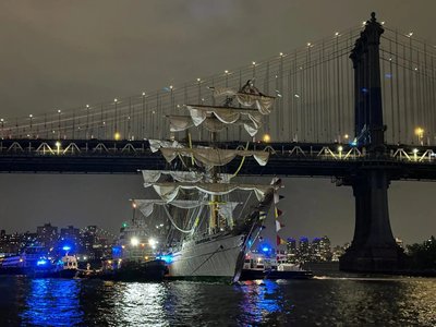 20 de persoane au fost rănite, după ce o navă de antrenament a Marinei mexicane a lovit podul Brooklyn, din New York - VIDEO