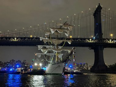 20 de persoane au fost rănite, după ce o navă de antrenament a Marinei mexicane a lovit podul Brooklyn, din New York - VIDEO
