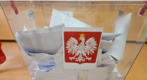 Polonezii, aşteptaţi la urne pentru un scrutin prezidenţial strâns, sub privirile atente ale Europei