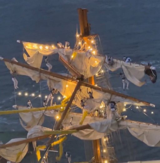 Două persoane au murit, după ce velierul Cuauhtémoc al Marinei mexicane a lovit podul Brooklyn din New York
