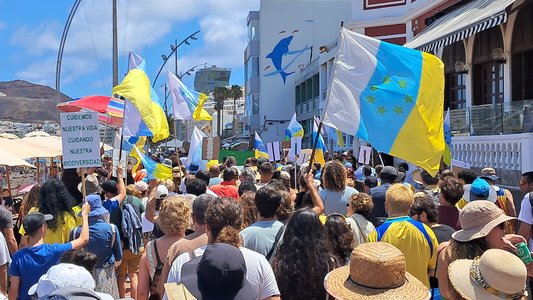 Insulele Canare: Mii de oameni au manifestat împotriva turismului excesiv - VIDEO