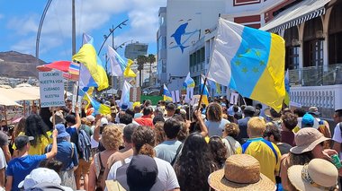 Insulele Canare: Mii de oameni au manifestat împotriva turismului excesiv - VIDEO