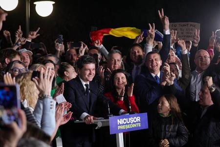 PRESA INTERNAŢIONALĂ. Reuters: Preşedintele ales al României, proeuropean, este cunoscut pentru abordarea sa calmă şi metodică