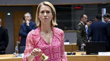 Uniunea Europeană îşi va ”reexamina” Acordul de Asociere cu Israelul, acuzat de încălcarea Articolului 2 privind drepturile omului, în Războiul din Fâşia Gaza. Enclava palestiniană ”a devenit un loc al morţii, pentru a nu spune un cimitir”, acuză Parisul