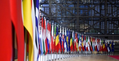 Uniunea Europeană ridică toate sancţiunile economice impuse Siriei lui al-Assad