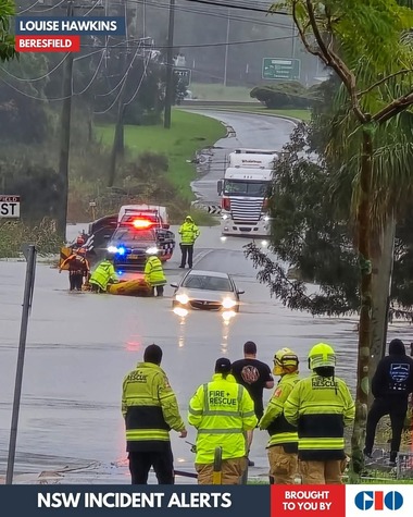 Inundaţiile au izolat oraşe din interiorul Australiei / S-au înregistrat în 24 de ore precipitaţii cât pentru patru luni / Locuitorii s-au refugiat pe acoperişuri - VIDEO
