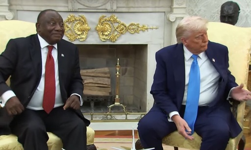 Trump difuzează, în Biroul Oval, în faţa lui Ramaphosa, imagini menite să-i susţină acuzaţii de ”genocid” al agricultorilor albi şi-i cere ”explicaţii” 