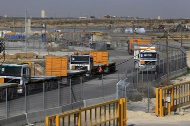 Israelul a anunţat că 100 de camioane cu ajutoare ONU au intrat miercuri în Gaza