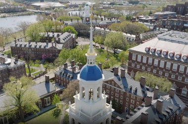 Universitatea Harvard dă în judecată administraţia Trump, după ce aceasta îi interzice să primească studenţi străini